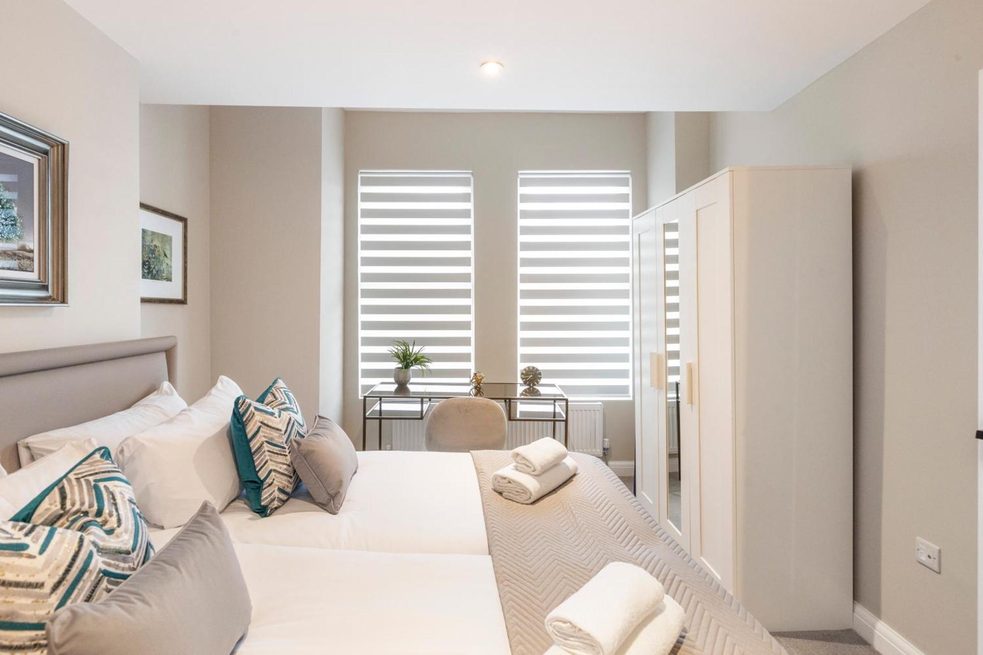 Earthy Elegance Stylish 4br For Urban Escapes Londres