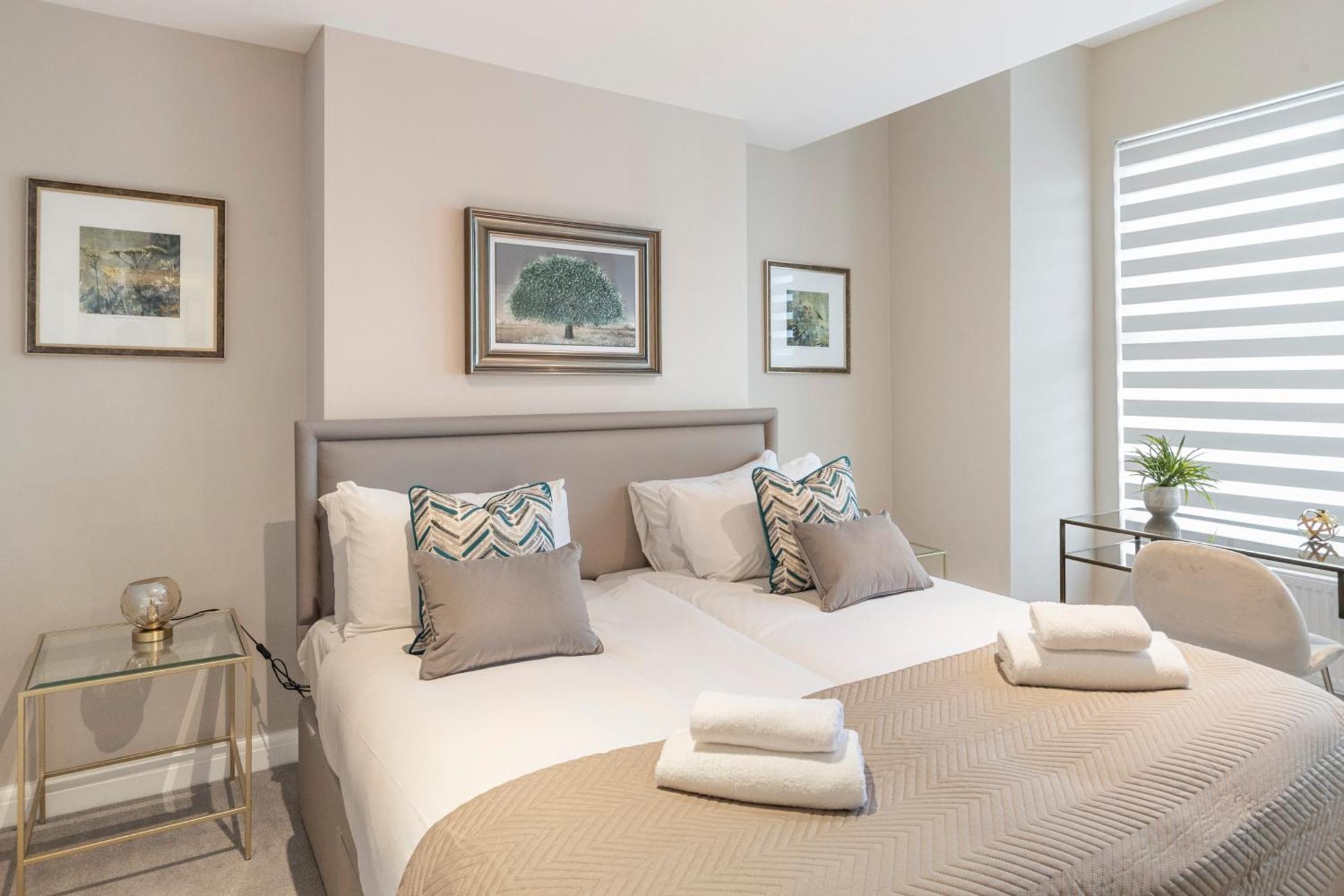 Earthy Elegance Stylish 4br For Urban Escapes Londres