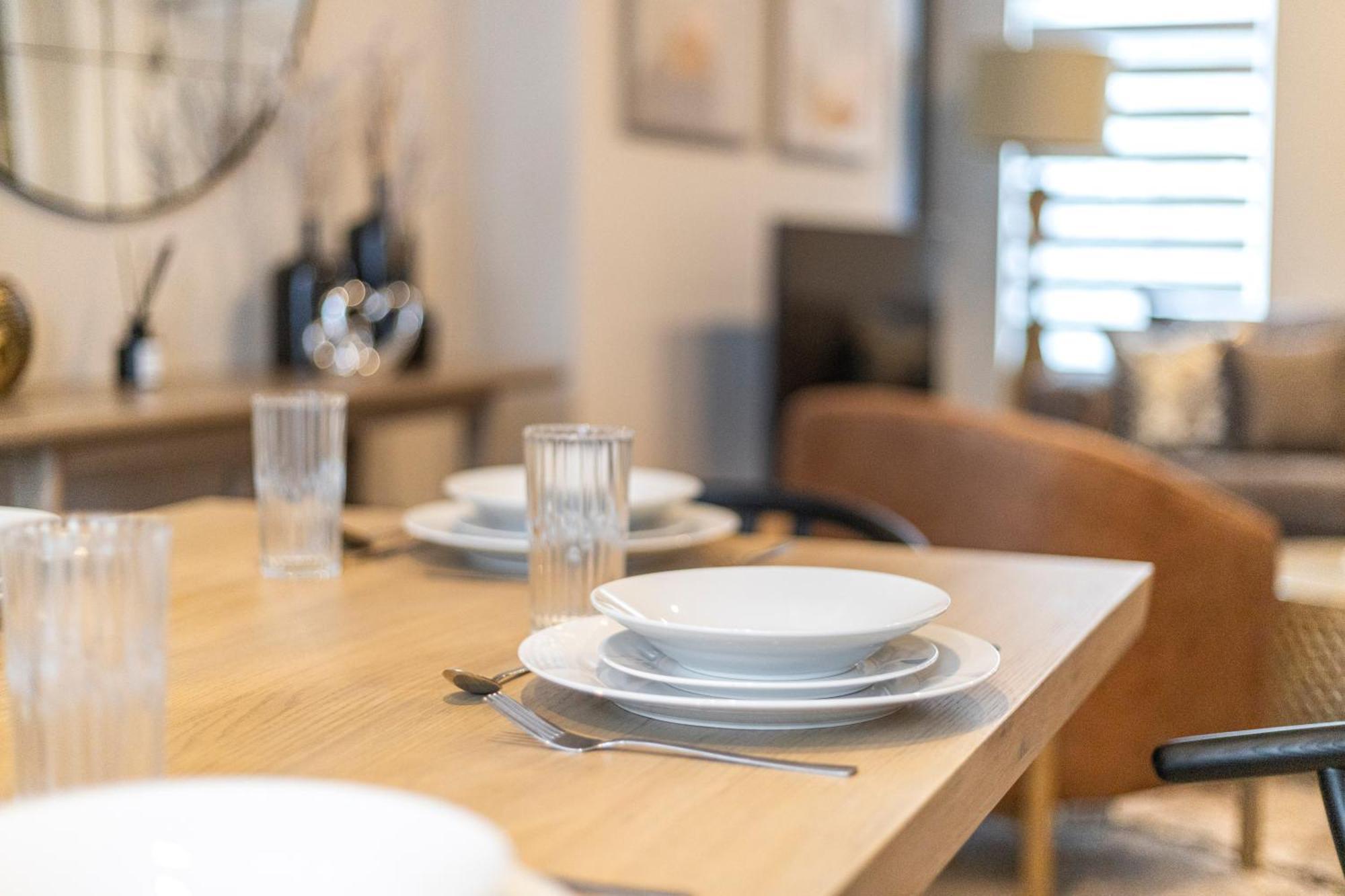 Earthy Elegance Stylish 4br For Urban Escapes Appartement *