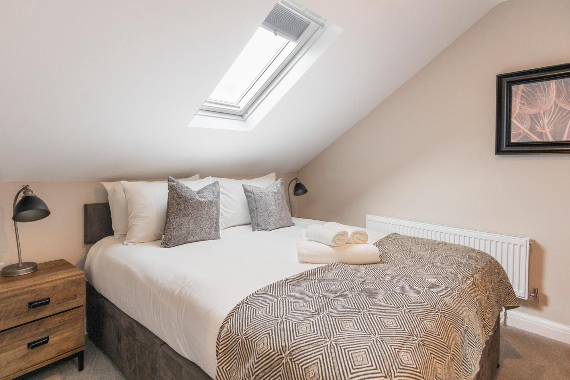 Earthy Elegance Stylish 4br For Urban Escapes Appartement Londres